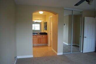 9929 Erma Rd, Unit 206 in San Diego, CA - Building Photo - Building Photo