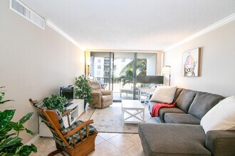 3545 S Ocean Blvd in South Palm Beach, FL - Building Photo - Building Photo