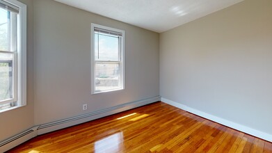 280 Mcgrath Hwy, Unit 3-bed 1-bath in Somerville, MA - Foto de edificio - Building Photo