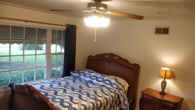 11727 Harrisburg Rd, Unit BR4 Front Right Bedroom with Private Entrance in Fort Mill, SC - Foto de edificio - Building Photo