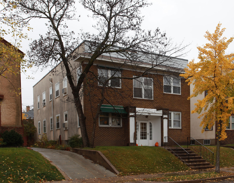 4741 Grand Ave in Minneapolis, MN - Foto de edificio