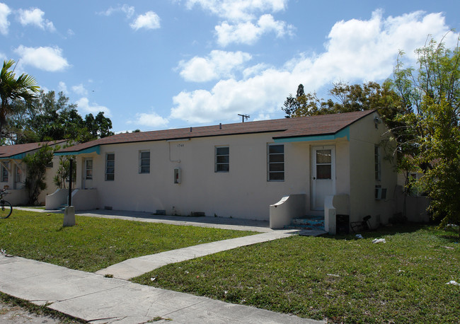 1748 Taft St in Hollywood, FL - Building Photo - Building Photo