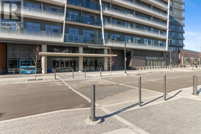 30-430 Upper Mall Wy in Vaughan, ON - Building Photo - Building Photo