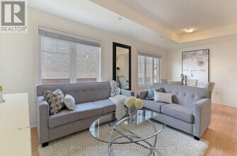 2420 Baronwood Dr in Oakville, ON - Building Photo - Building Photo