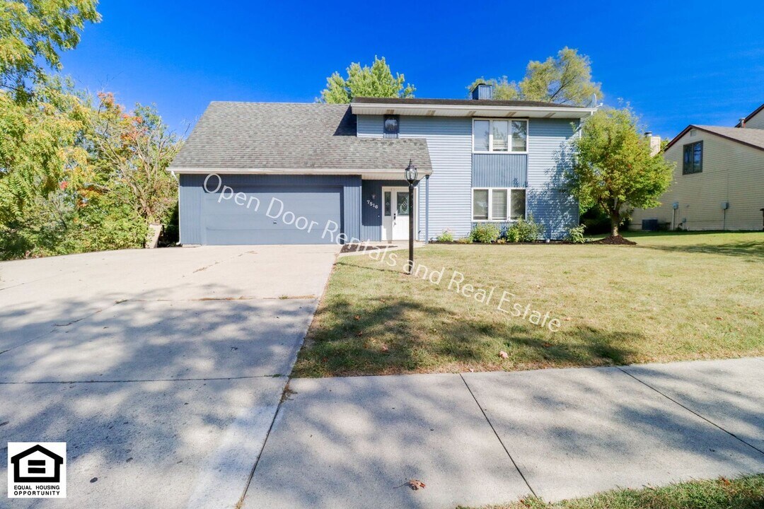 7516 Bridgewater Dr in Fort Wayne, IN - Building Photo