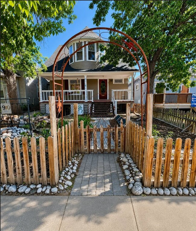 property at 910 W Colorado Ave