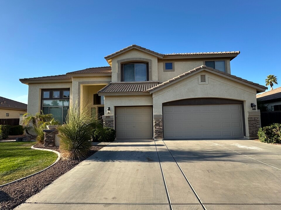 4458 E Sports Dr in Gilbert, AZ - Building Photo