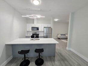 130 Ellis Ave in Irvington, NJ - Foto de edificio - Building Photo