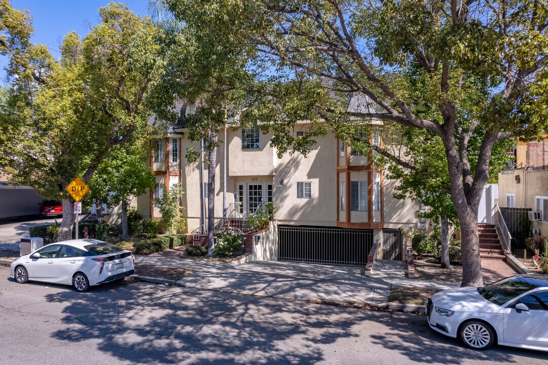 612 N Columbus Ave in Glendale, CA - Building Photo