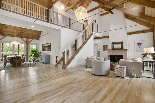 property at 320 Wainscott Harbor Rd