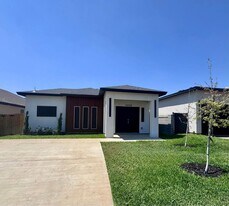 4008 Gia St in Laredo, TX - Building Photo