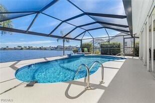 5019 Skyline Blvd in Cape Coral, FL - Building Photo