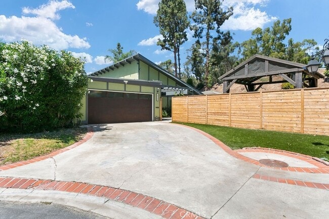 24585 Overlake in Lake Forest, CA - Building Photo - Building Photo