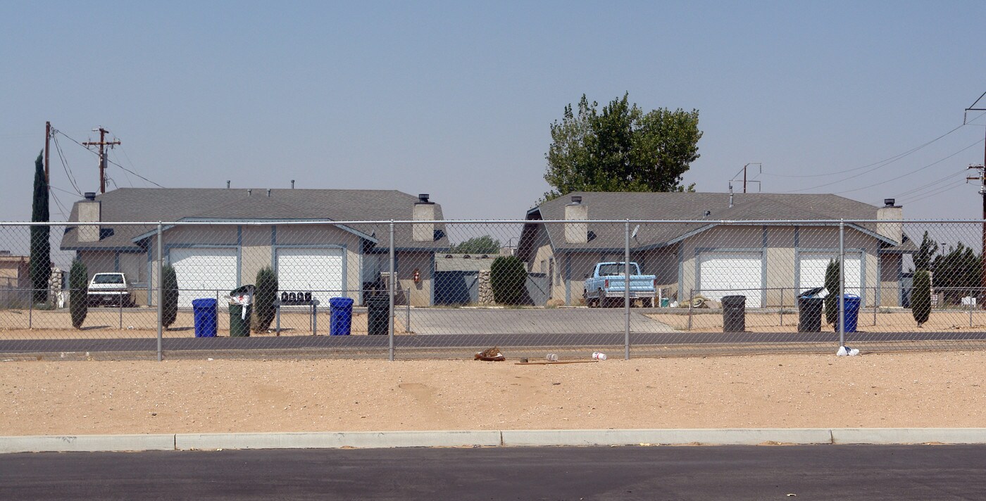 12080 Navajo Rd in Apple Valley, CA - Building Photo