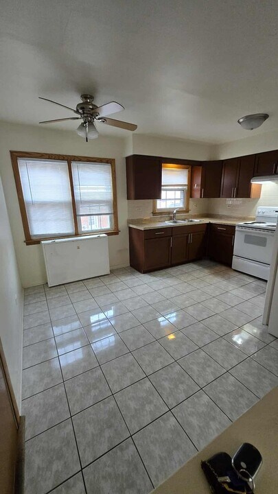 9458 Glenlake Ave in Rosemont, IL - Building Photo