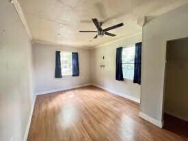 422 Fairbanks Dr in Tallahassee, FL - Building Photo