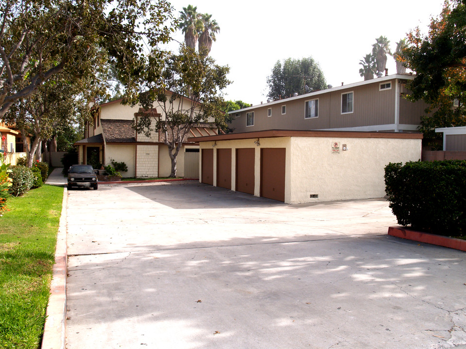 1988 Anaheim Ave in Costa Mesa, CA - Building Photo