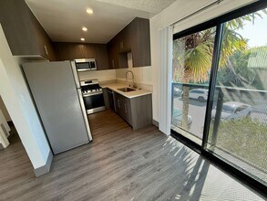 3510 Clarington Ave in Los Angeles, CA - Foto de edificio - Building Photo