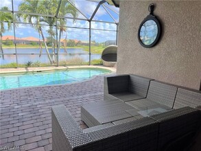 6557 Caldecott Dr in Naples, FL - Foto de edificio - Building Photo