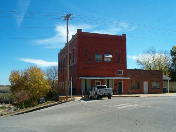 104 S Canadian Ave in Purcell, OK - Foto de edificio - Building Photo