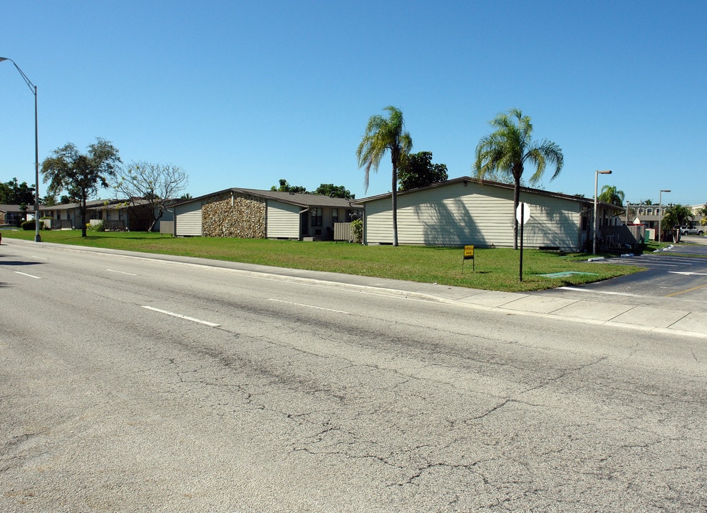 Thymewood I in Hialeah, FL - Building Photo