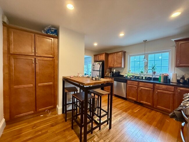 253 Brown St in Waltham, MA - Building Photo - Building Photo