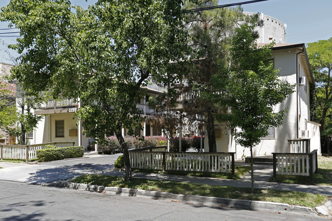 3213 L St in Sacramento, CA - Foto de edificio - Building Photo