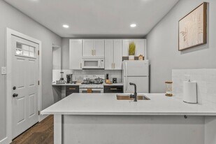 4821 Walnut St in Philadelphia, PA - Building Photo