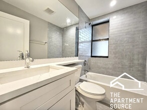 3953 N Janssen Ave, Unit E1 in Chicago, IL - Building Photo - Building Photo