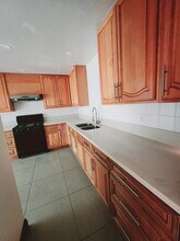 2162 W Brownwood Ave, Unit 2162 W Brownwood Ave #3 in Anaheim, CA - Building Photo - Building Photo