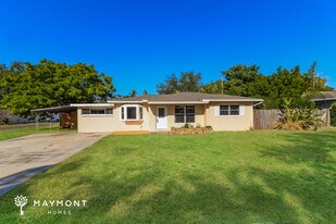 10849 60th Ave N in Seminole, FL - Building Photo