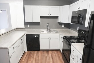 Willow Green Apartments in Louisville, KY - Building Photo - Building Photo