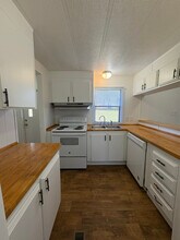 200 Jenkins Rd in Elkhart, TX - Foto de edificio - Building Photo