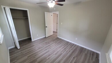 400 N Third Ave in La Grange, KY - Building Photo - Building Photo