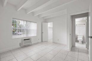 330 NW 20th St in Boca Raton, FL - Building Photo