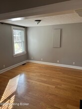 2224 Flat Rock Rd in Louisville, KY - Building Photo - Building Photo