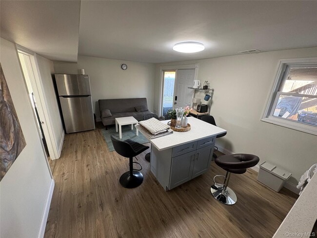 35 Holiday Park Dr in Centereach, NY - Building Photo - Building Photo