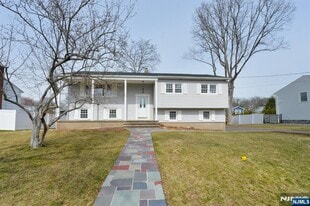 269 Columbia Terrace in Paramus, NJ - Building Photo