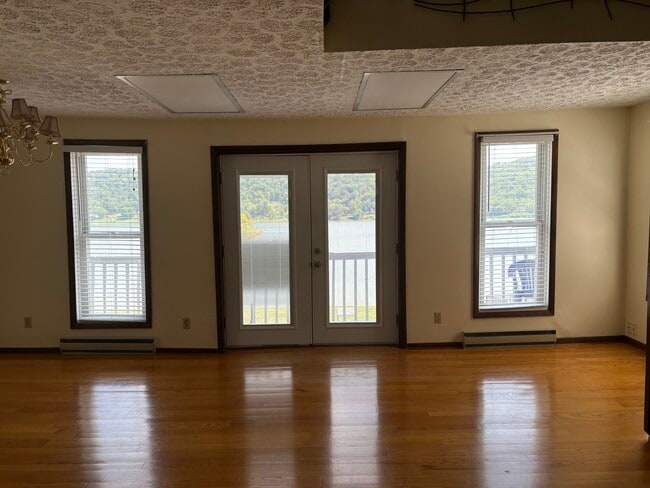 107 N Front St, Unit Unit2 in Rising Sun, IN - Building Photo - Building Photo