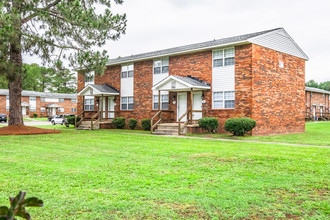 Wingate Townhouse Apartments in Kinston, NC - Building Photo - Building Photo