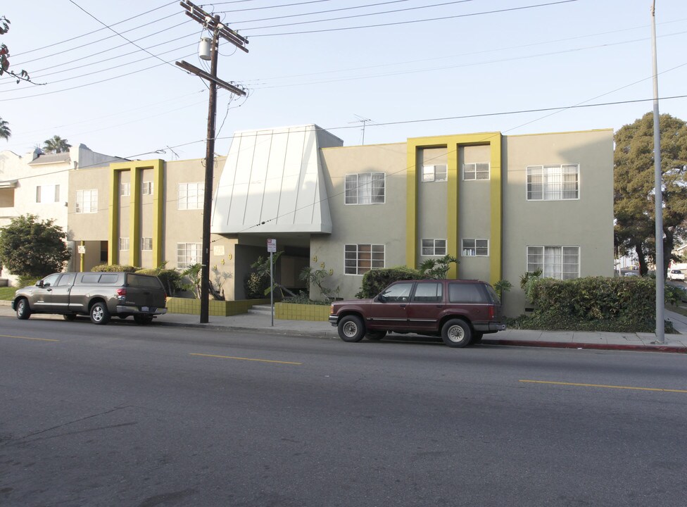 Hoover West Apartments in Los Angeles, CA - Building Photo