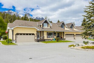 216 Three Sisters Dr in Canmore, AB - Building Photo