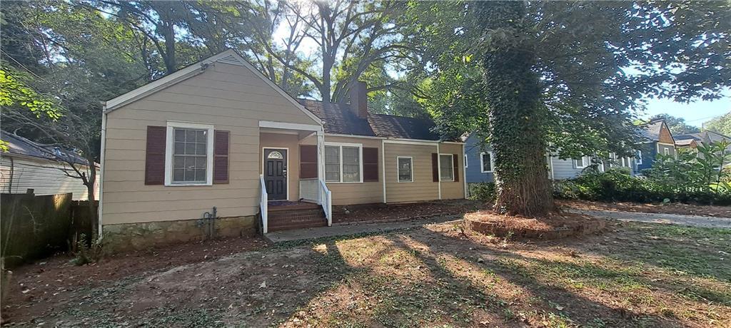 1290 Cahaba Dr SW in Atlanta, GA - Building Photo