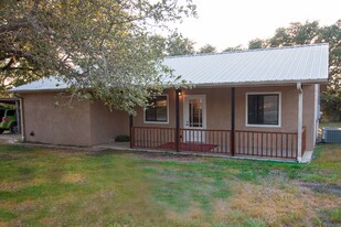 701 Roland Ln in Kyle, TX - Building Photo