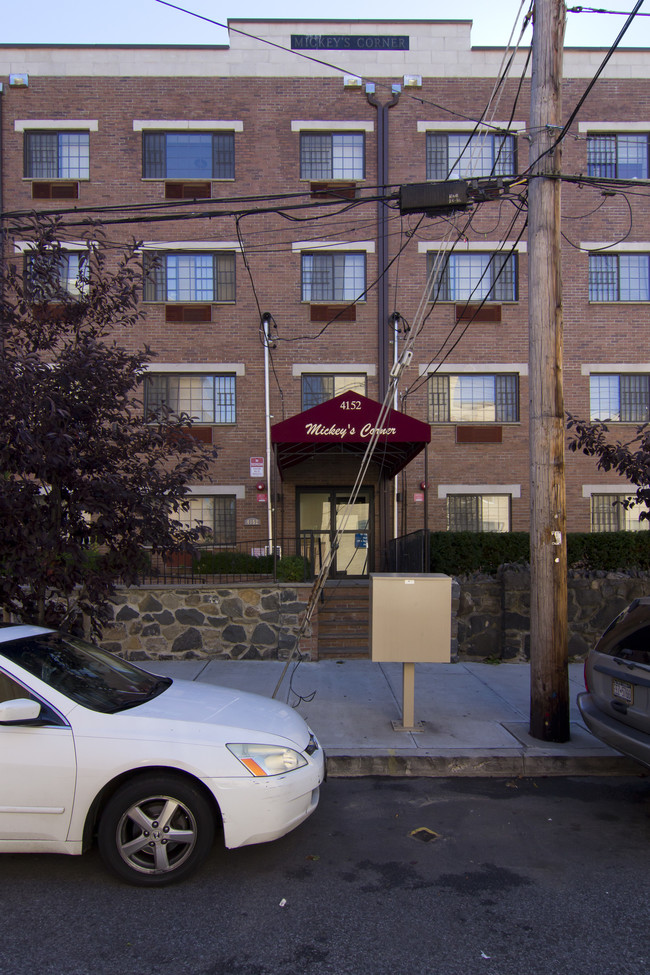 4152 Carpenter Ave in Bronx, NY - Foto de edificio - Building Photo