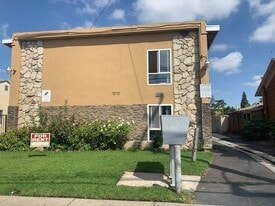 Bishop Apartments in Santa Ana, CA - Building Photo