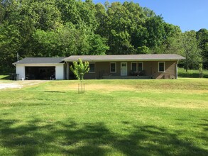 13680 Deer Path Cir in Neosho, MO - Building Photo - Building Photo