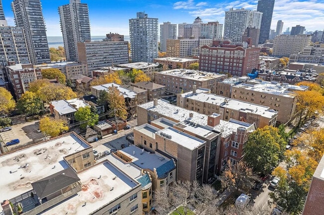 5733 N Winthrop Ave in Chicago, IL - Building Photo - Building Photo