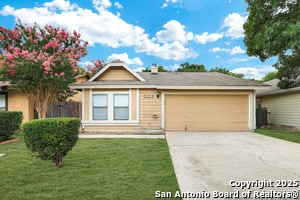 3951 Chimney Springs Dr in San Antonio, TX - Building Photo