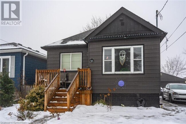 property at 203 E 15th St
